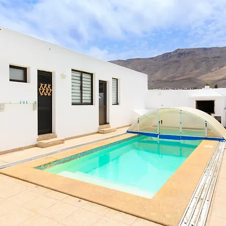 Famara Beach Apt 公寓 *