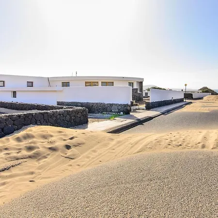 Famara Beach Apt *