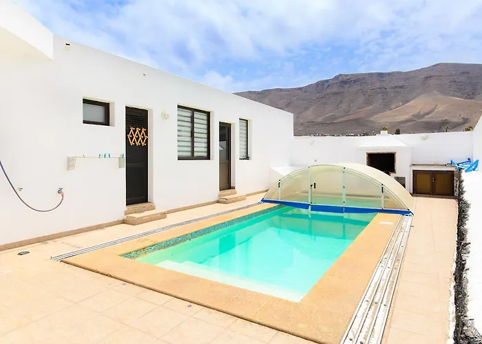 Famara Beach Apt 公寓 *