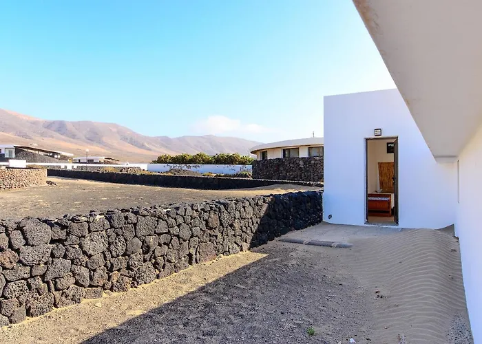 Famara Beach Apt